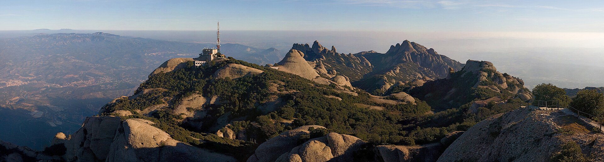 Panoràmica de la muntanya de Montserrat des de Sant Jeroni